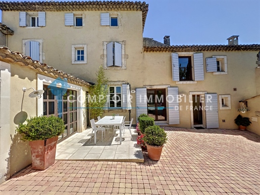 Dept 84 - Robion - Magnificent house in the heart of the village sold fully furnished