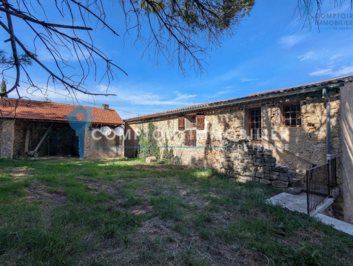 Dept (84) - For sale in Apt - Old stone sheepfold and outbuildings on 3,839 m2 with view
