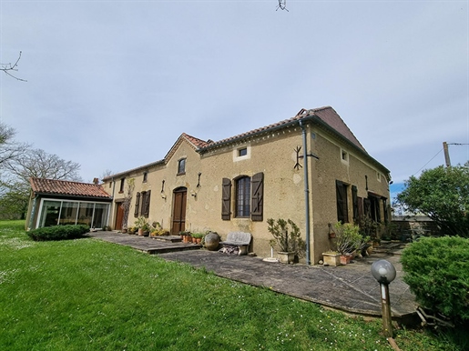 Country house on plot of 9738m²