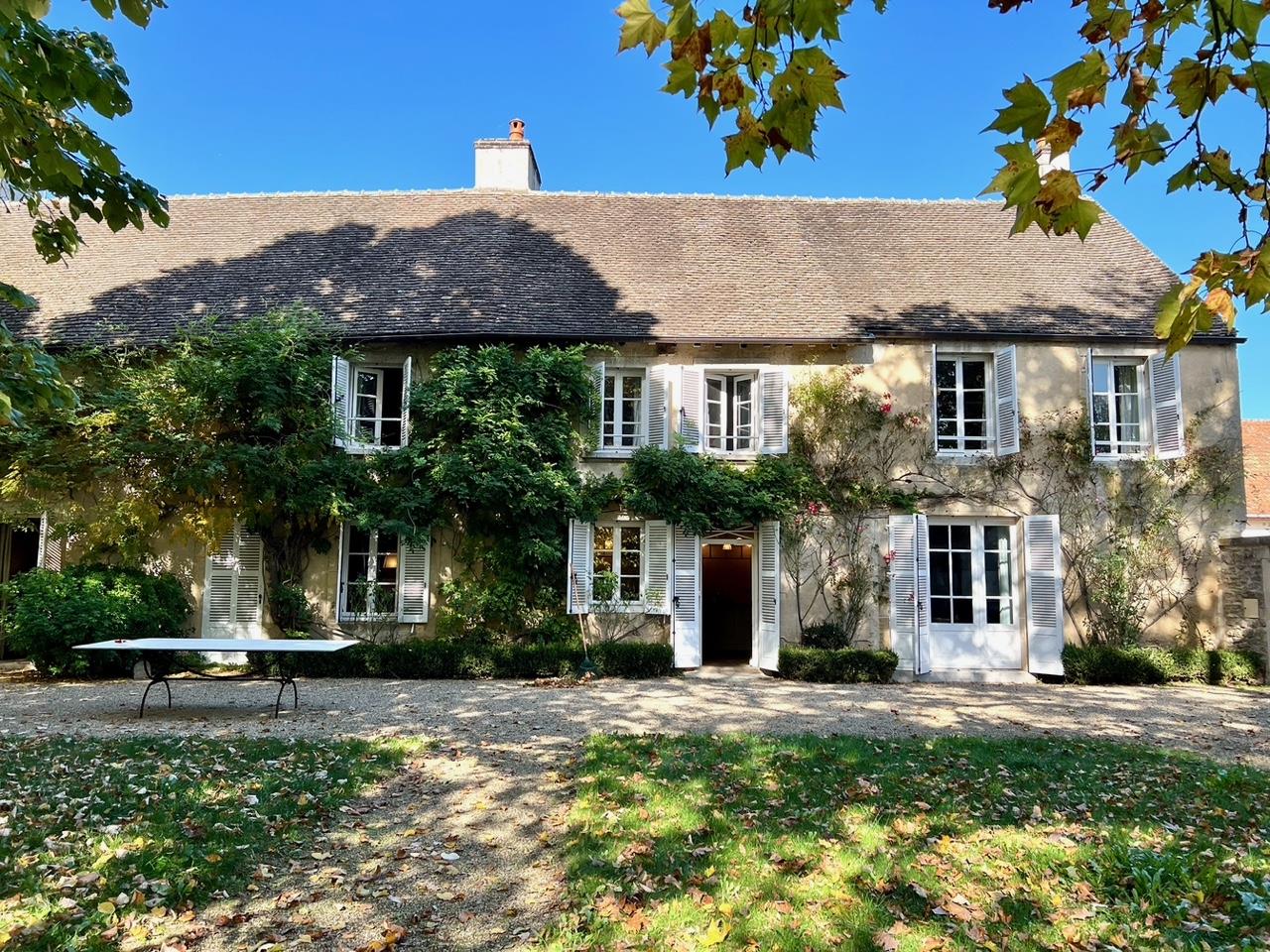 Maison avec beaucoup de charme, parc, piscine, grange et dépendances