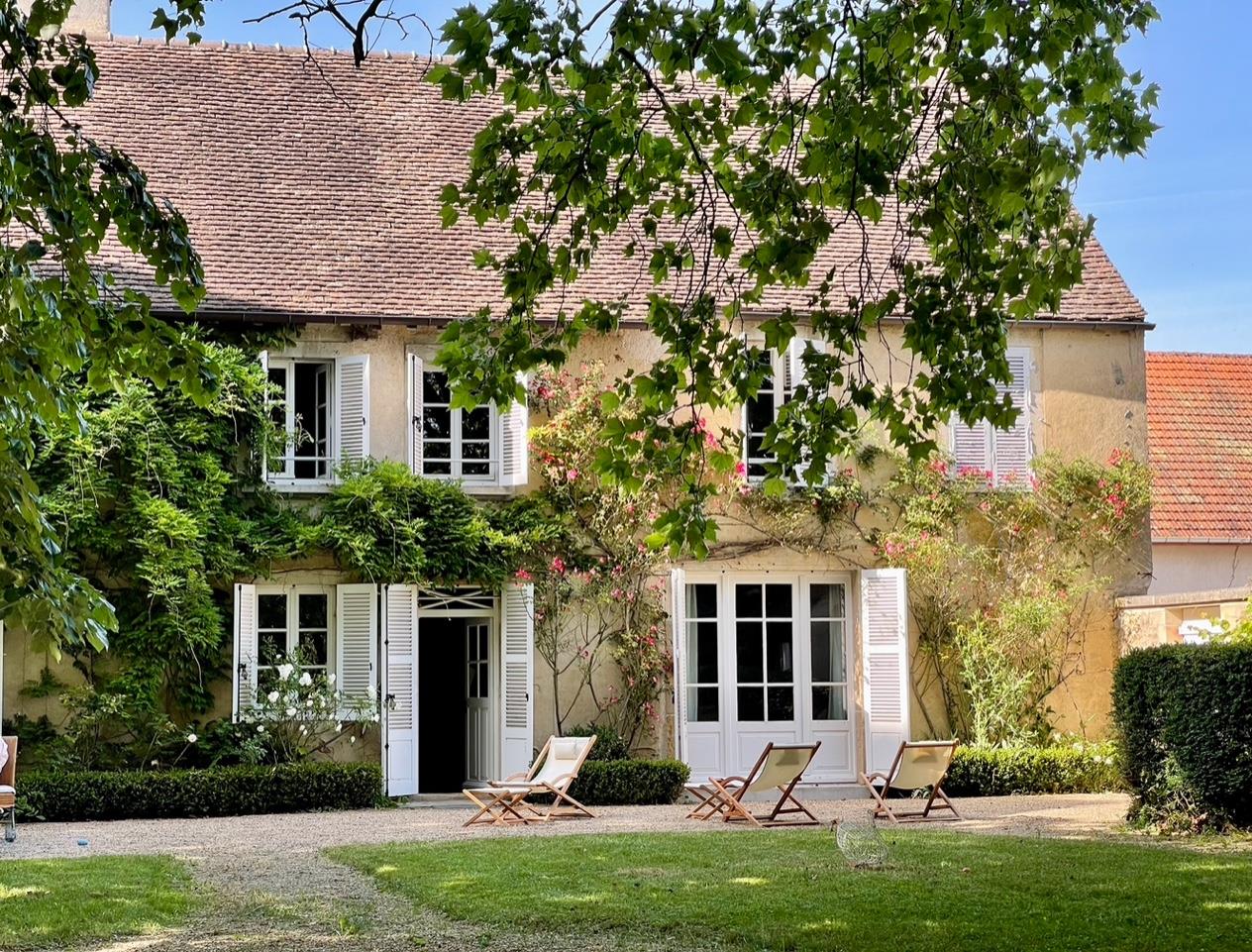 Maison avec beaucoup de charme, parc, piscine, grange et dépendances
