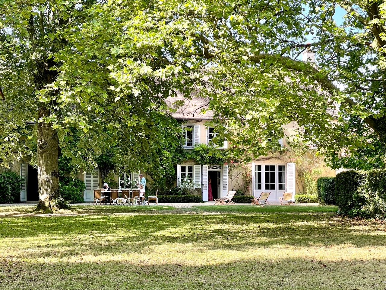 Maison avec beaucoup de charme, parc, piscine, grange et dépendances
