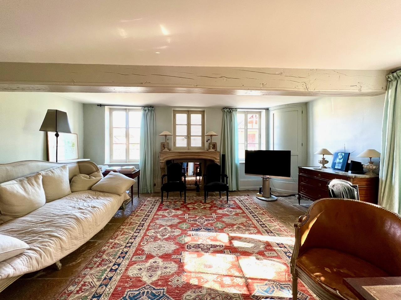 Maison avec beaucoup de charme, parc, piscine, grange et dépendances