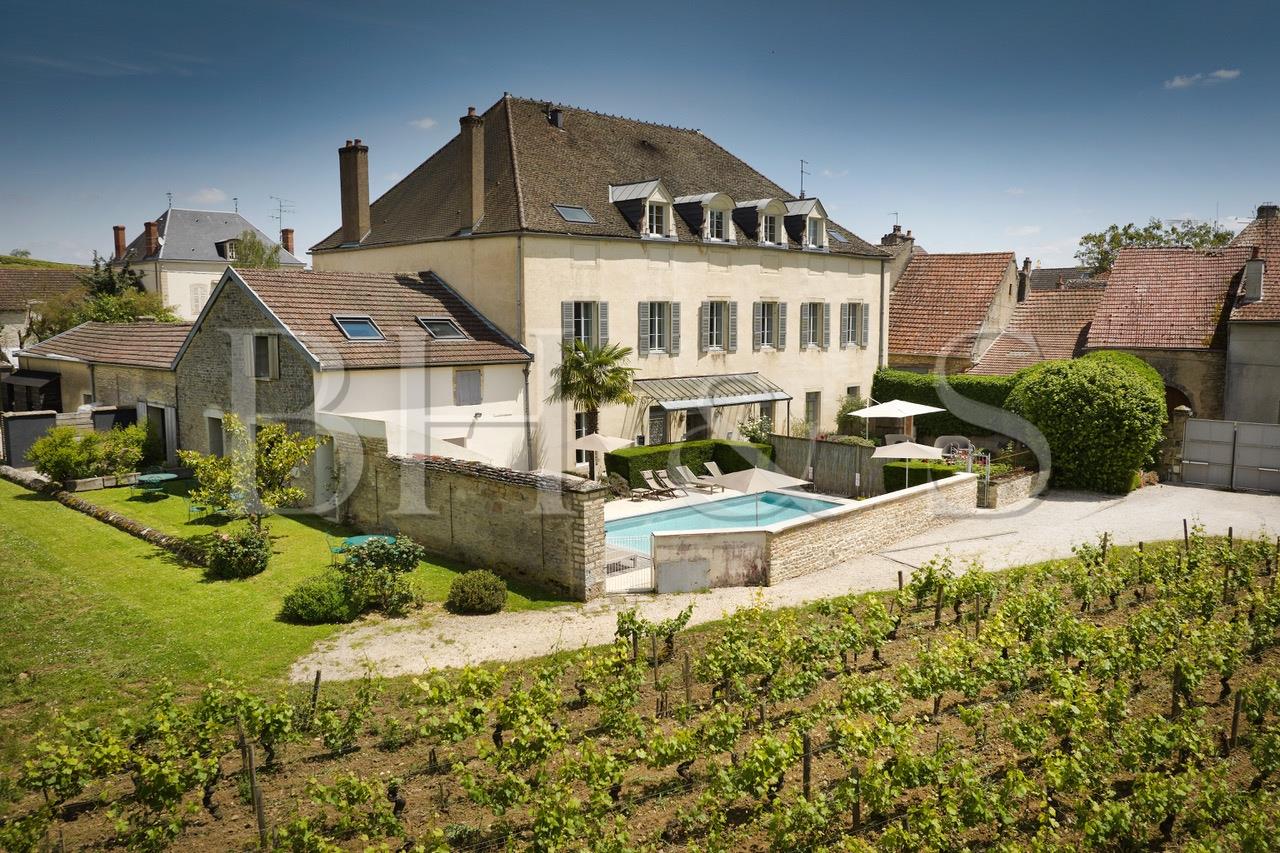 Maison bourgeoise de 1835, jardin, piscine, caves & dépendances