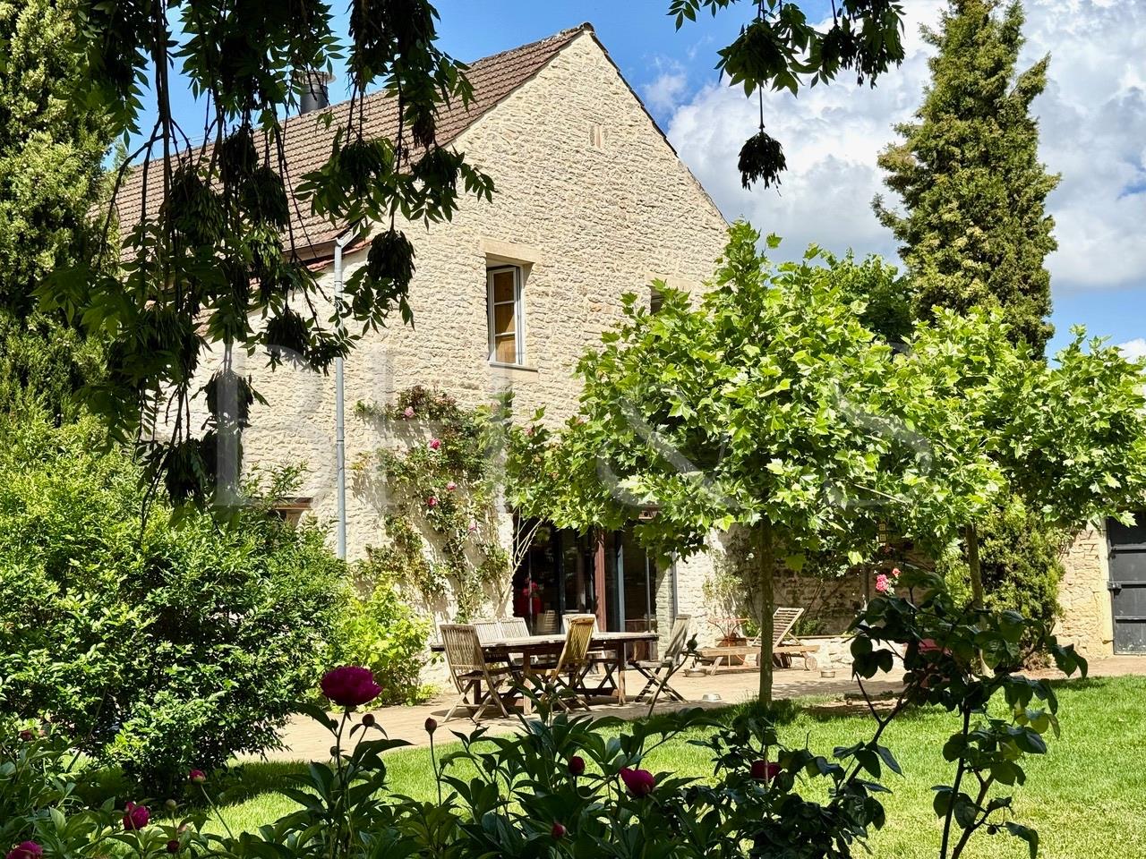 Fabulous property, with park, outbuildings and pool. 