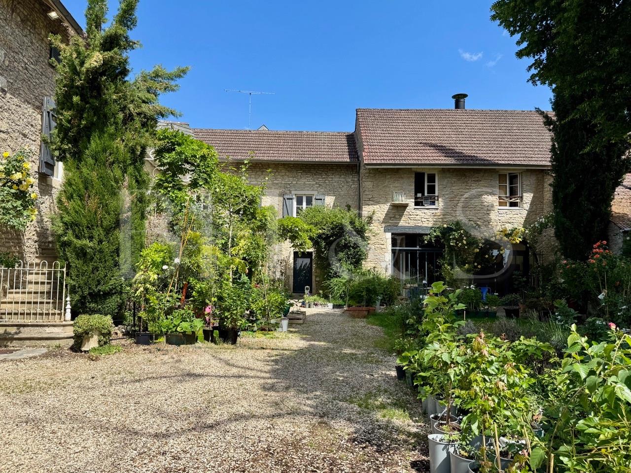 Fabulous property, with park, outbuildings and pool. 