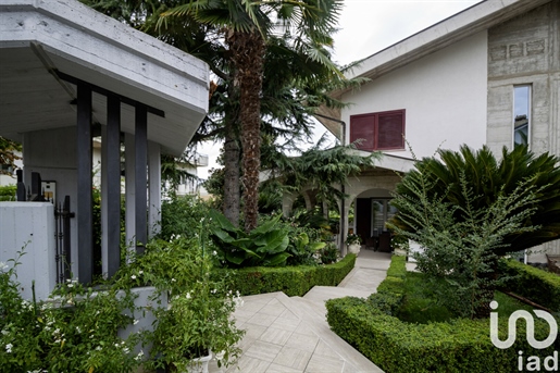 Vendita Casa indipendente / Villa 258 m² - 4 camere - Roseto degli Abruzzi
