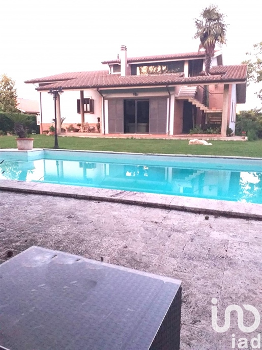 Detached house / Villa for sale 390 m² - 3 bedrooms - Mosciano Sant'Angelo