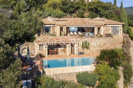 Villa Provençale D'exception À Cavalaire Avec Une Vue Panoramique