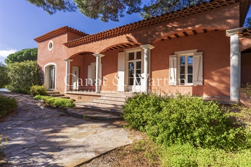 700 M From The City Center: Character Villa With Pool In Cavalaire