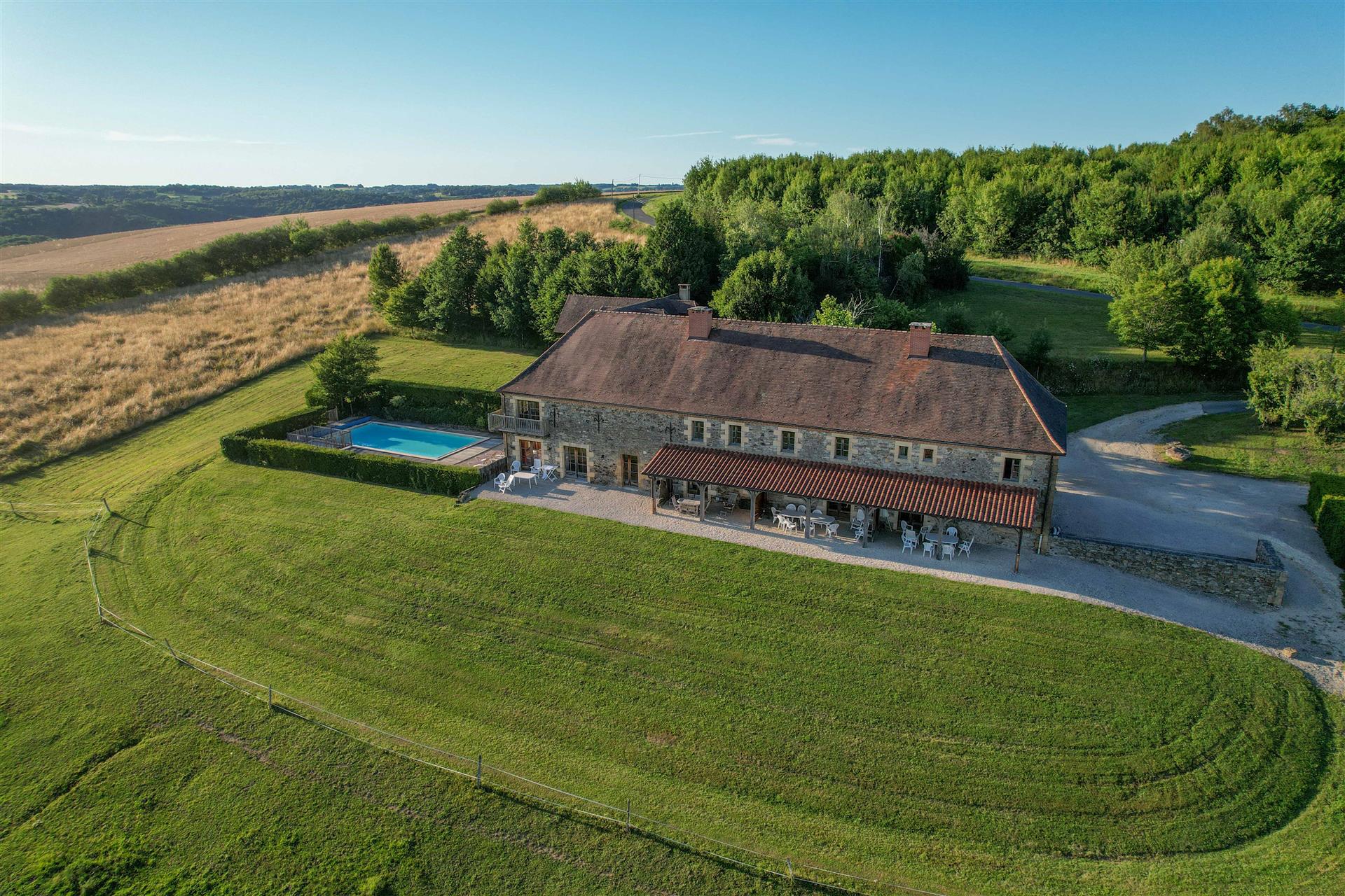 Casa rural en granero renovado en Périgord con vistas al golf