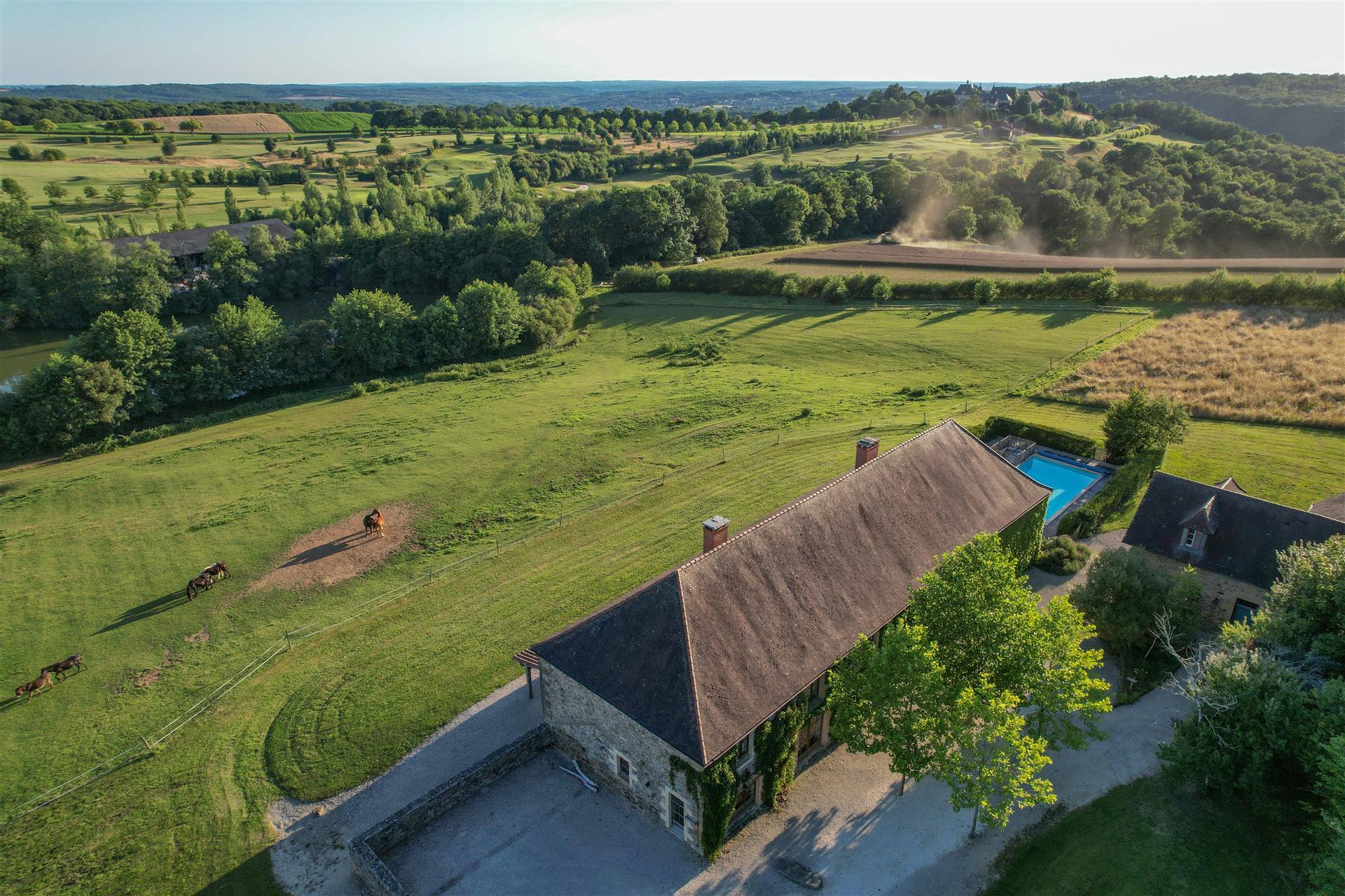 Casa rural en granero renovado en Périgord con vistas al golf