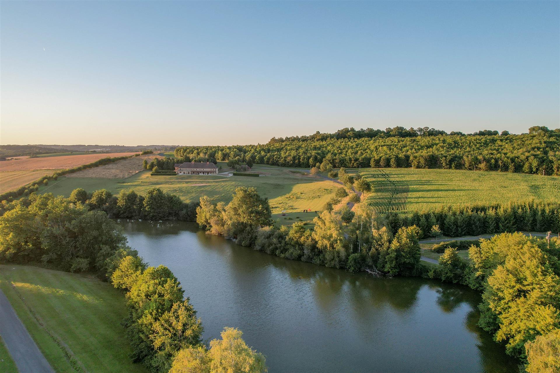Casa rural en granero renovado en Périgord con vistas al golf