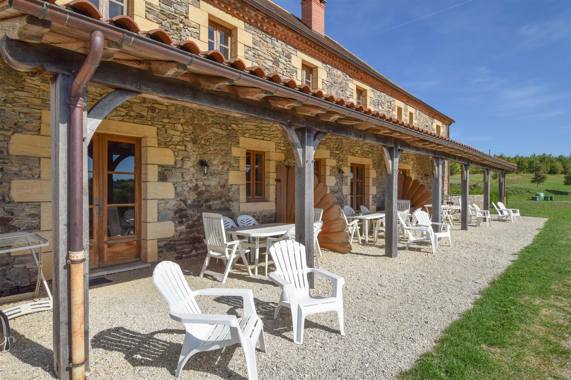 Casa rural en granero renovado en Périgord con vistas al golf