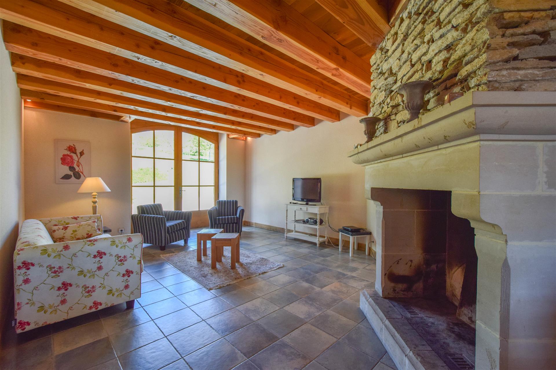 Casa rural en granero renovado en Périgord con vistas al golf