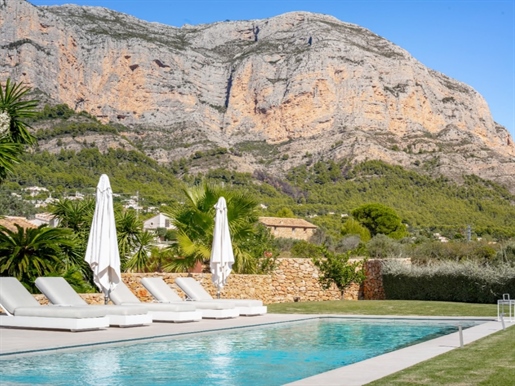 Villa de luxe exquise à Montgo, Javea : design par Jessica Bataille, piscine chauffée et entièrement