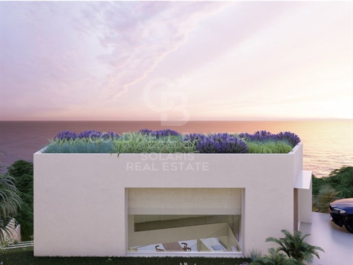 Эксклюзивный участок с лицензией на двухэтажный жилой проект с видом на море, Dénia Les Rotes