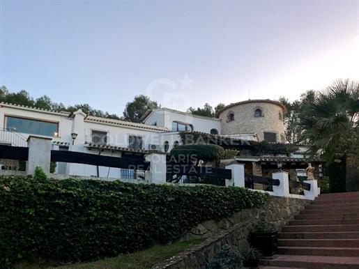 Exclusieve mediterrane villa met uitzicht op de baai van Denia: luxe en comfort op slechts 2 kilomet