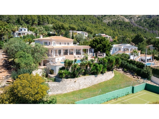 Villa méditerranéenne dans le Montgó avec vue spectaculaire