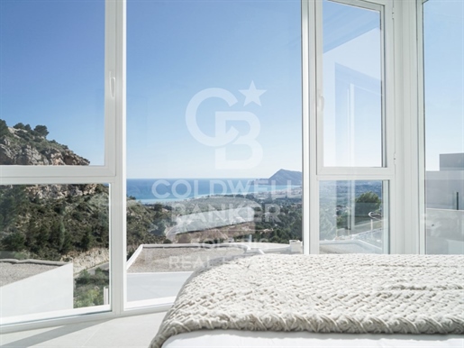 Luxe villa met 5 slaapkamers en uitzicht op zee in Altea