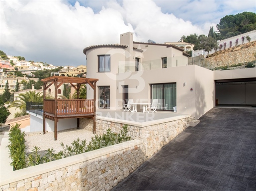 Buitengewoon slimme en volledig gerenoveerde villa in Cumbre del Sol, Benitachell
