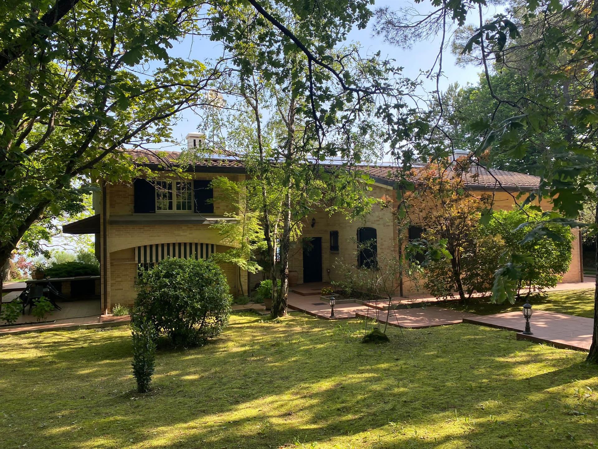 Free Standing 5 Bedroom Villa with Garden, Pool and an Incredible View