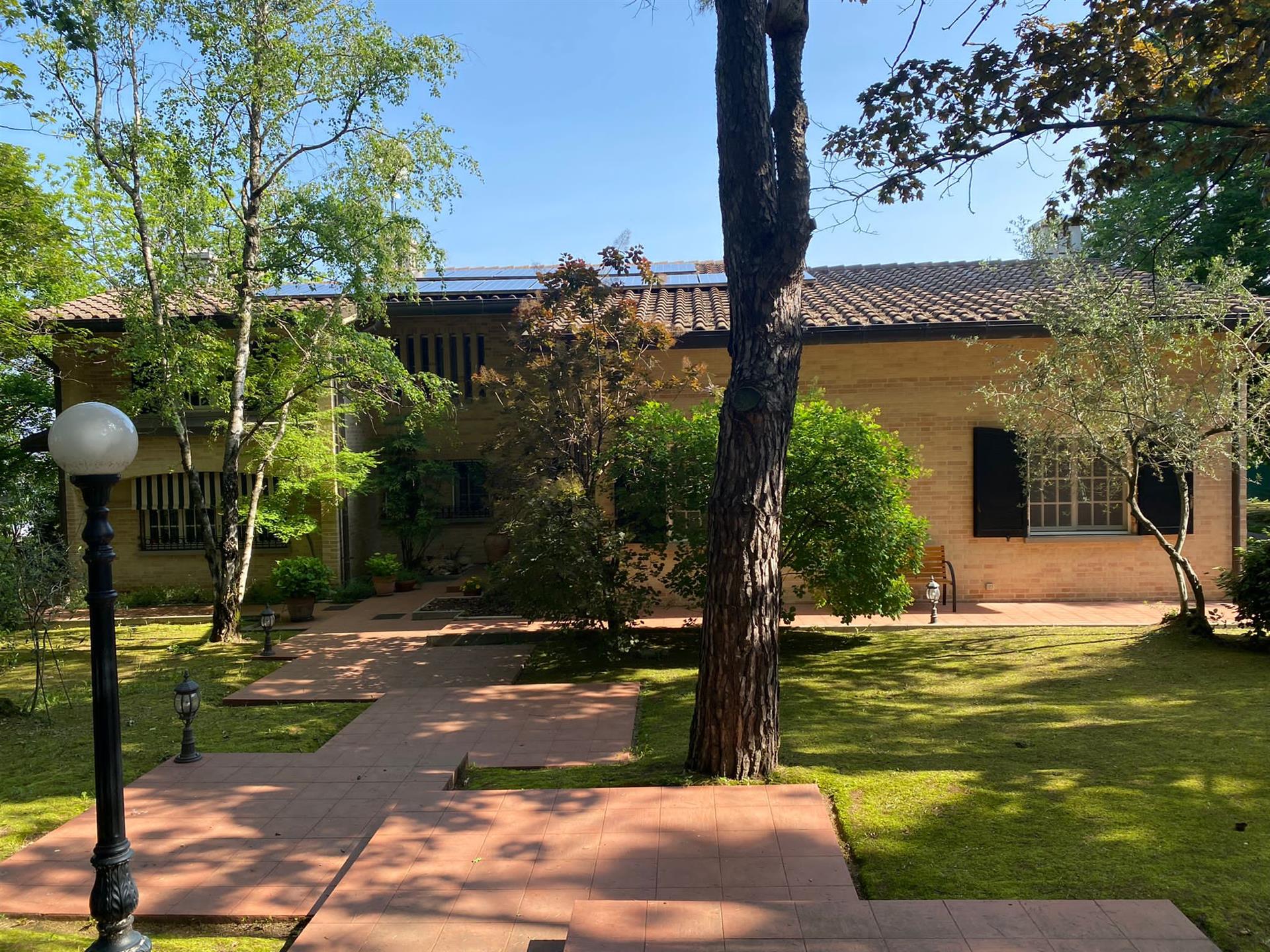 Free Standing 5 Bedroom Villa with Garden, Pool and an Incredible View