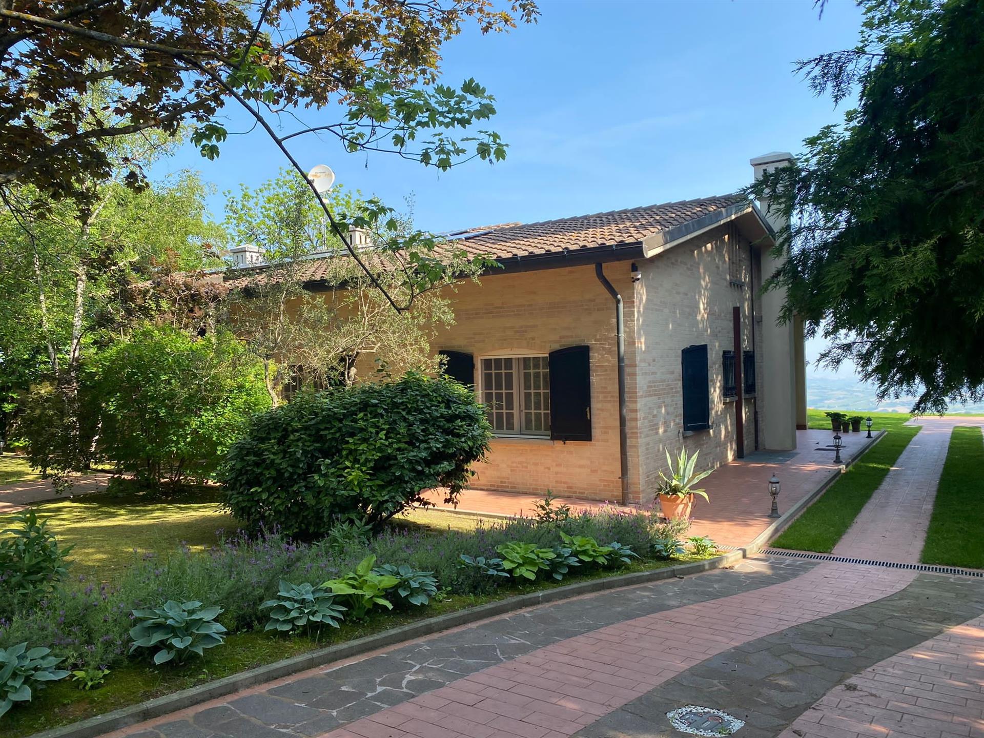 Free Standing 5 Bedroom Villa with Garden, Pool and an Incredible View
