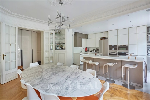 Pariz 17th District – Elegantan obiteljski apartman