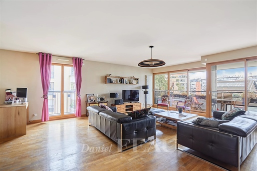 Paris 17th District – A 4-bed apartment with a terrace