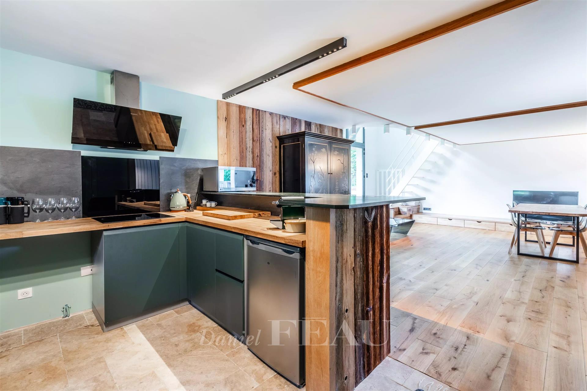 Montfort l'Amaury – A property with a swimming pool and tennis court