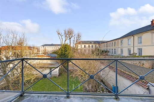 Versailles Notre-Dame - Ein historisches Anwesen mit 4/5 Schlafzimmern und Garten und Garage