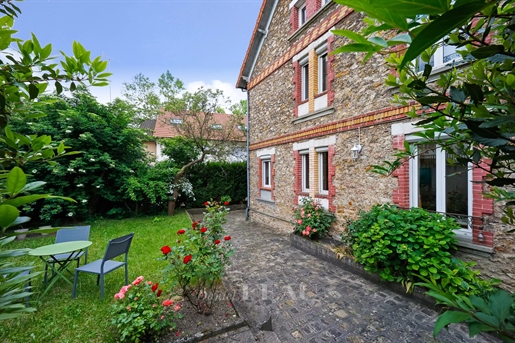 Chaville/Viroflay - A period property with a garden, an annex and a garage
