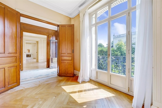 Versailles Glatigny – Een woning met 10 slaapkamers en een tuin
