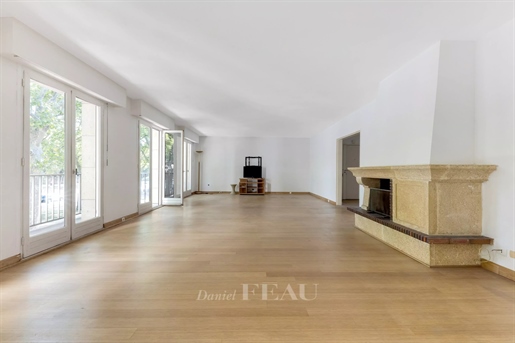 Versailles – A 4/5 bed family apartment