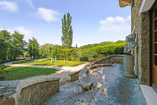 Chevreuse - Manoir de 360 m² sur parc de 2 hectares avec piscine, étang, cascade - Dépendances