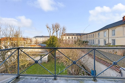 Versailles Notre-Dame - Rare maison ancienne 4-5 chambres, jardin et garage