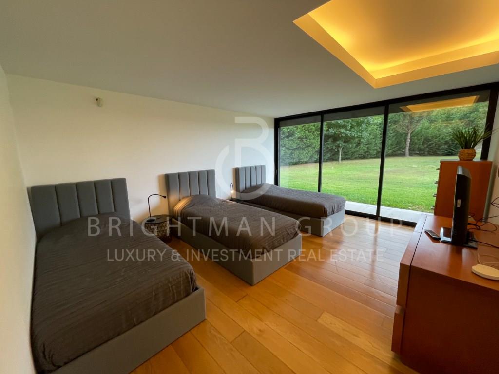 Contemporary villa with pool in Santo Tirso