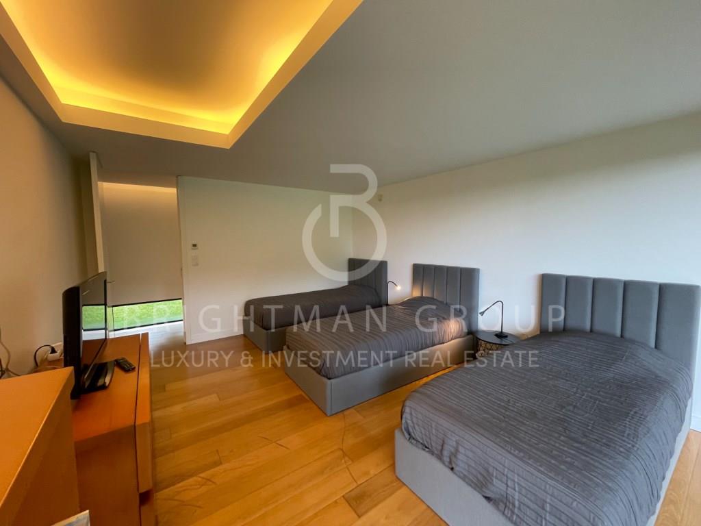 Contemporary villa with pool in Santo Tirso