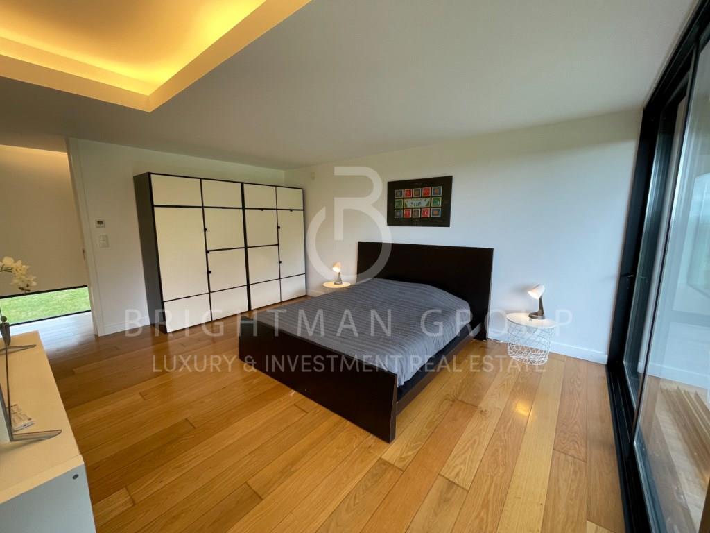 Contemporary villa with pool in Santo Tirso