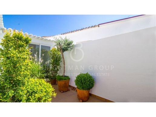 Charming 3 bedroom apartment with terrace in central Faro