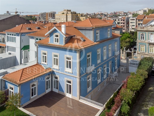 Majestoso Palacete no coração do Porto