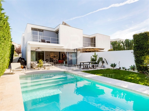 Contemporary House in Oeiras