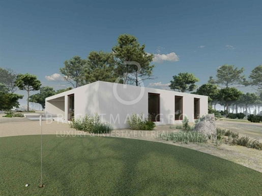 Plot of land for construction of a 4 bedroom villa with swimming pool