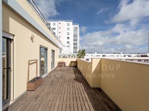 T4 duplex penthouse in Alvalade, Lisbon