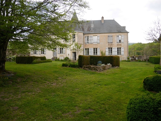 Château de Salorges con annessi, Borgogna, Morvan, a 3 ore da Parigi, vicino al lago Pan