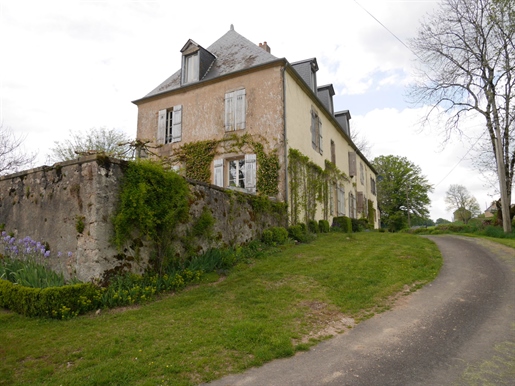 Château de Salorges with outbuildings, Burgundy, Morvan, 3 hours from Paris, close to Lake Pan