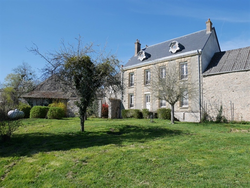 Exklusiv, Herrenhaus in Marigny l'Eglise, in der Nähe des Lac du Crescent, Parc du Morvan in 3 Stun
