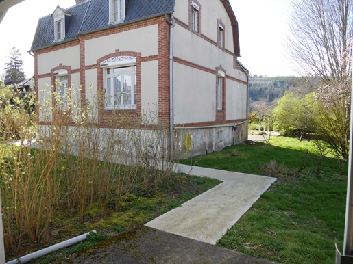 In the heart of the village of Montreuillon, Mansart style house, between the lake of Pannecière an