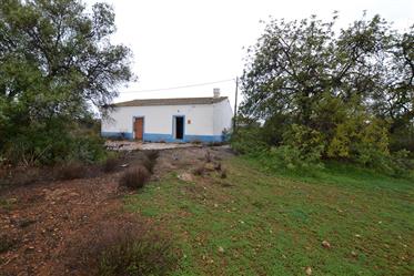 2 bedroom detached house with 17938m2 of land in Tavira